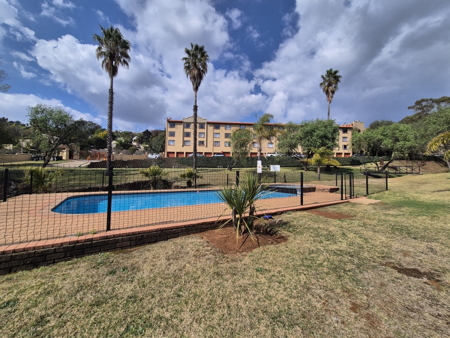 To Let 2 Bedroom Property for Rent in Helderkruin Gauteng
