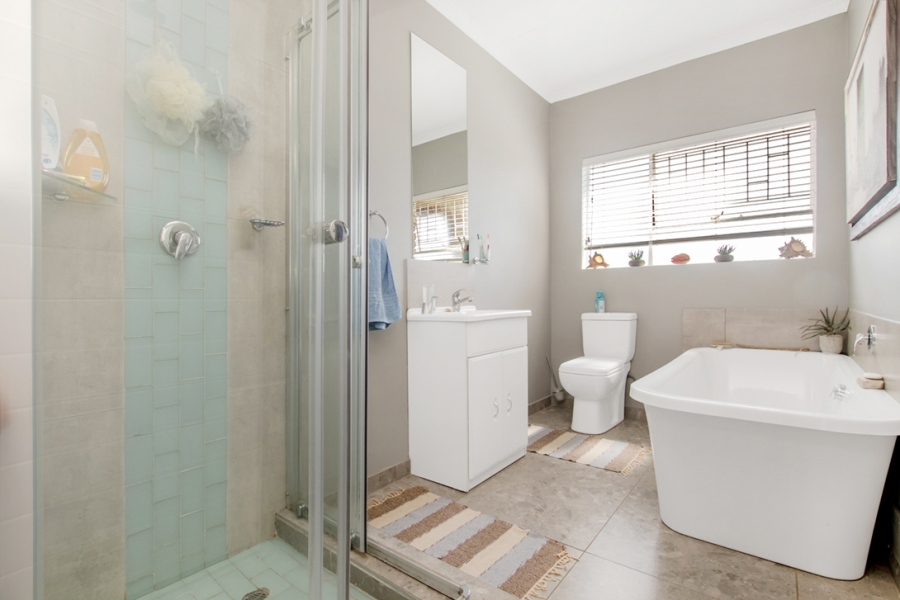 3 Bedroom Property for Sale in Wilro Park Gauteng