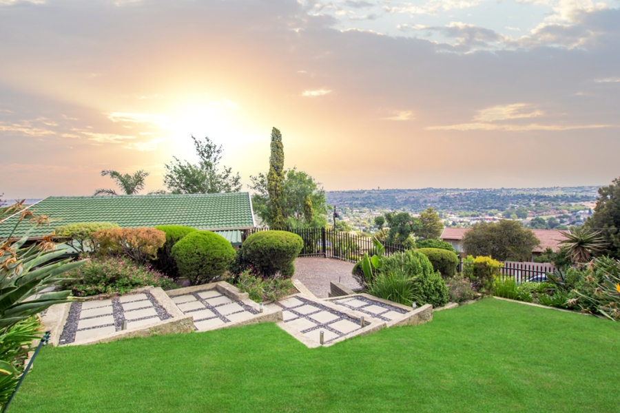 3 Bedroom Property for Sale in Wilro Park Gauteng