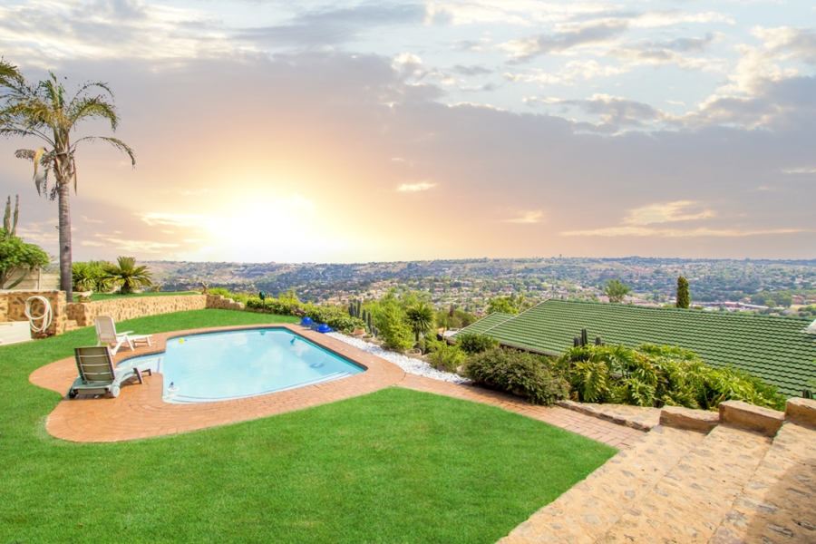 3 Bedroom Property for Sale in Wilro Park Gauteng