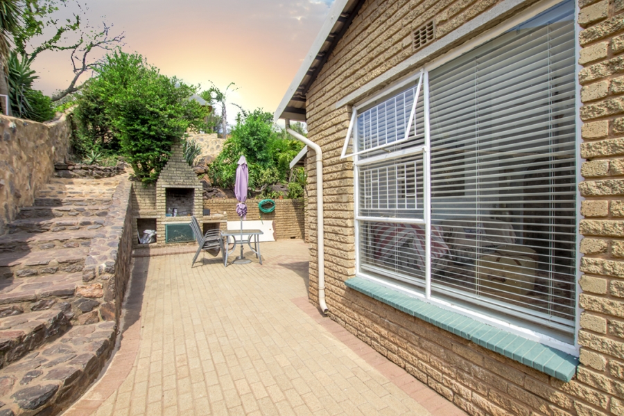 3 Bedroom Property for Sale in Wilro Park Gauteng