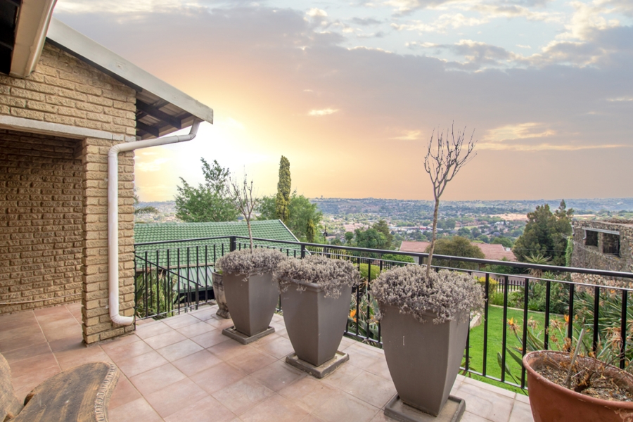 3 Bedroom Property for Sale in Wilro Park Gauteng
