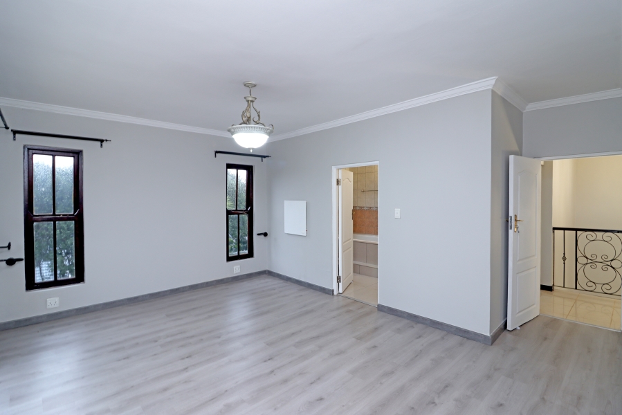 5 Bedroom Property for Sale in Kyalami Estates Gauteng