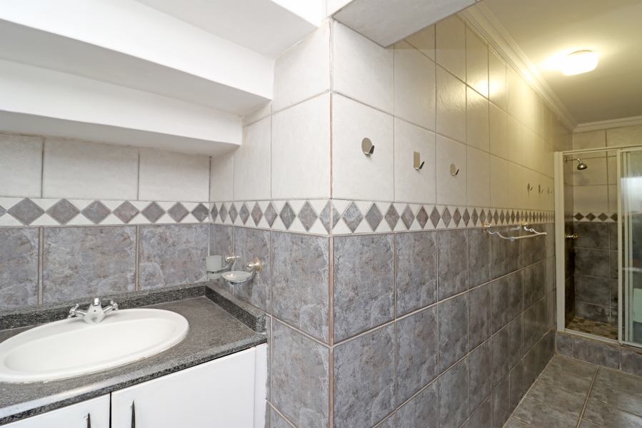 5 Bedroom Property for Sale in Kyalami Estates Gauteng