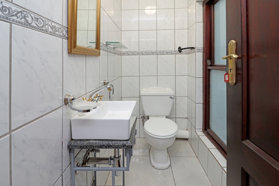 5 Bedroom Property for Sale in Kyalami Estates Gauteng