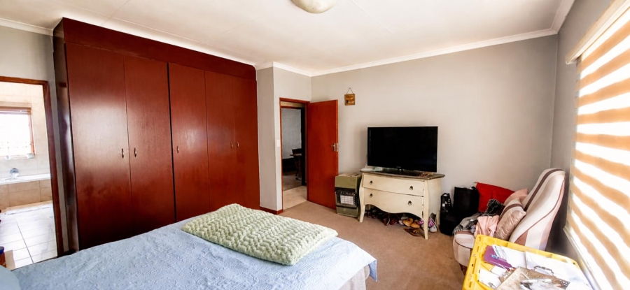 3 Bedroom Property for Sale in Country View Gauteng