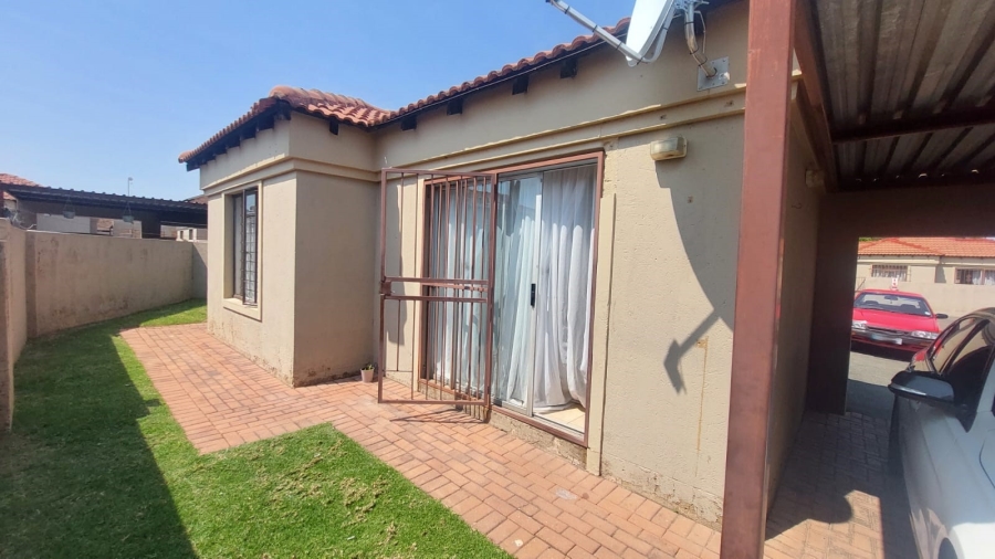 2 Bedroom Property for Sale in Greenhills Gauteng