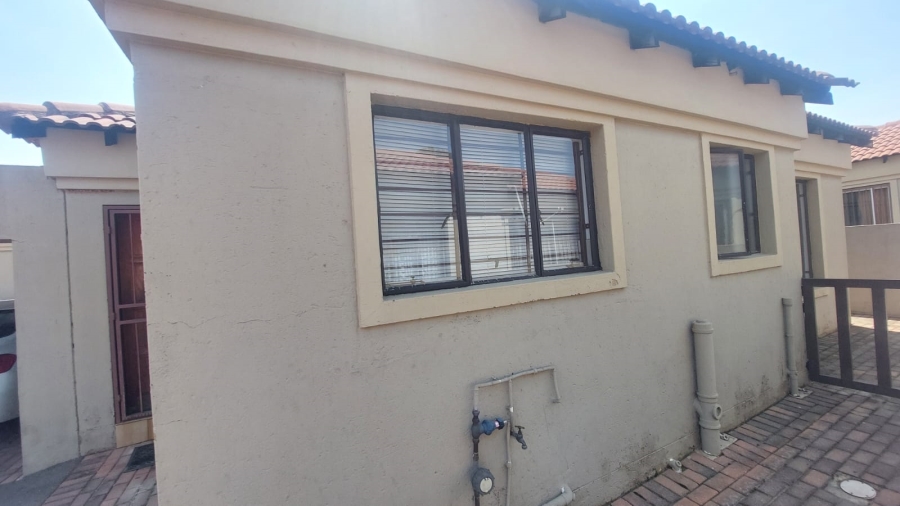 2 Bedroom Property for Sale in Greenhills Gauteng