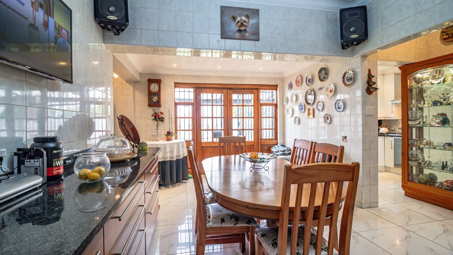 5 Bedroom Property for Sale in The Hill Gauteng