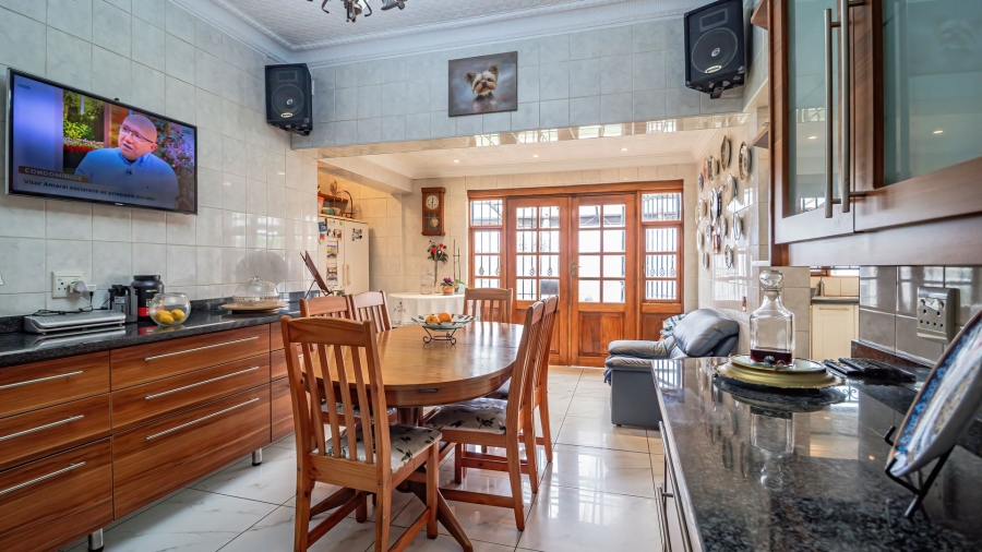 5 Bedroom Property for Sale in The Hill Gauteng