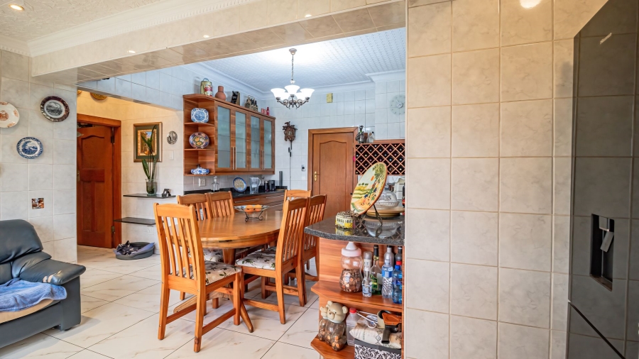 5 Bedroom Property for Sale in The Hill Gauteng