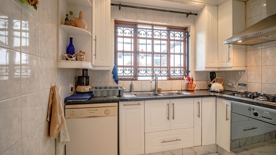 5 Bedroom Property for Sale in The Hill Gauteng