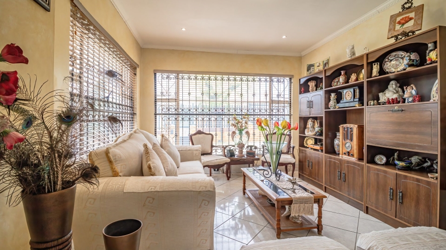 5 Bedroom Property for Sale in The Hill Gauteng