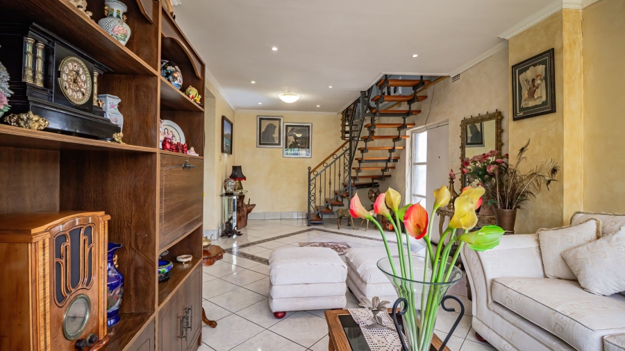 5 Bedroom Property for Sale in The Hill Gauteng