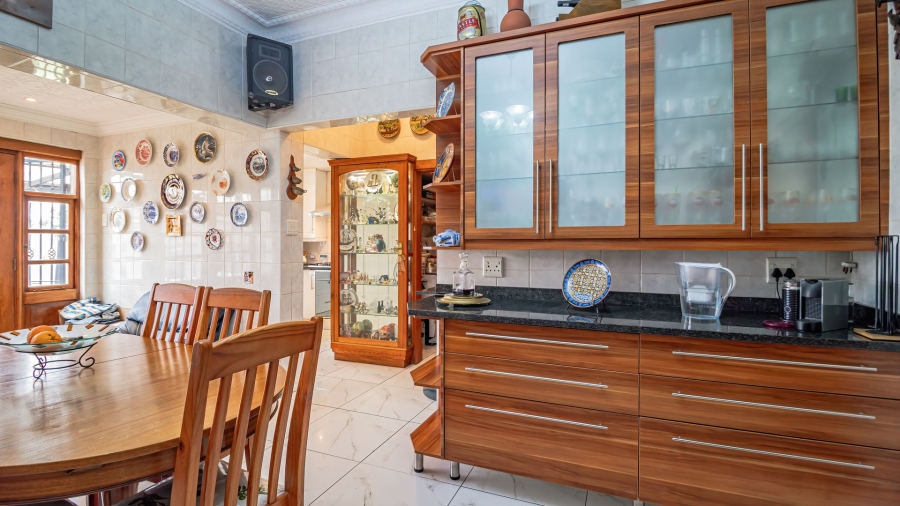 5 Bedroom Property for Sale in The Hill Gauteng