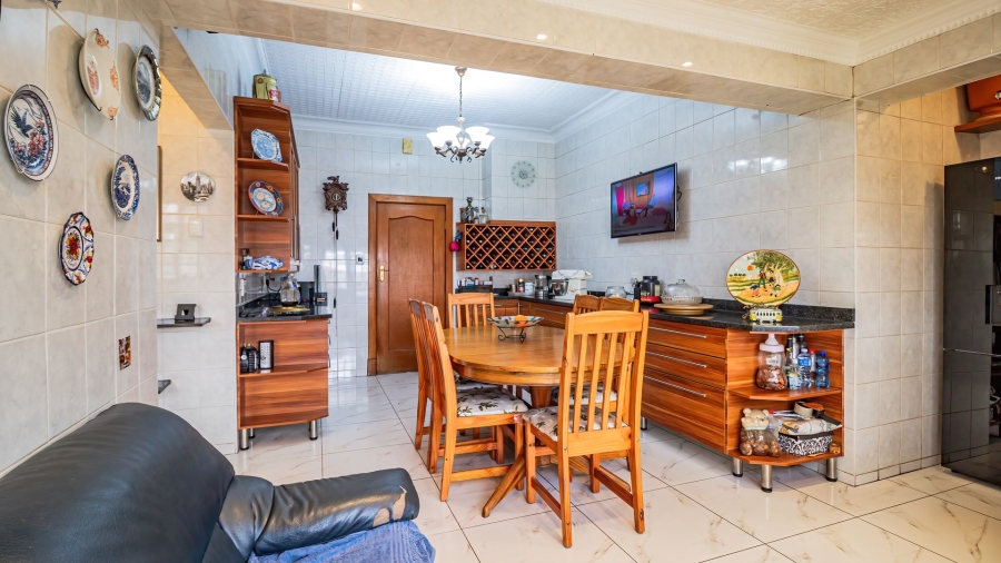 5 Bedroom Property for Sale in The Hill Gauteng