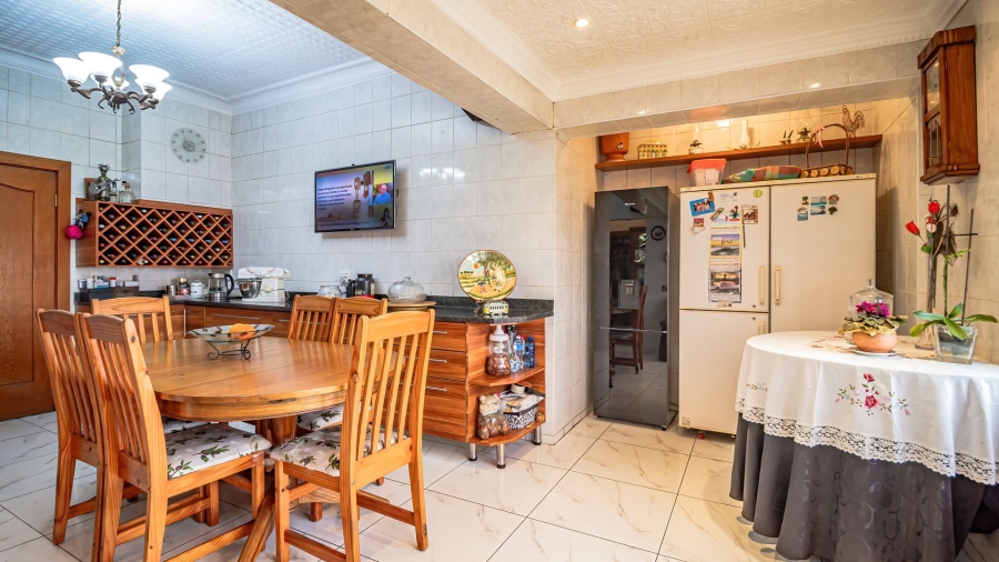 5 Bedroom Property for Sale in The Hill Gauteng