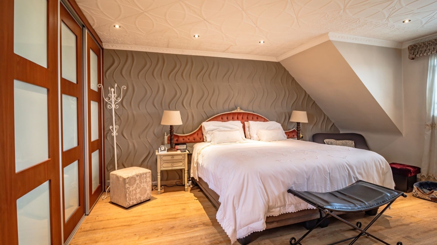 5 Bedroom Property for Sale in The Hill Gauteng