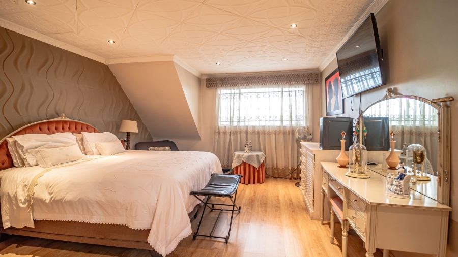 5 Bedroom Property for Sale in The Hill Gauteng