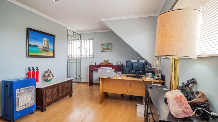 5 Bedroom Property for Sale in The Hill Gauteng