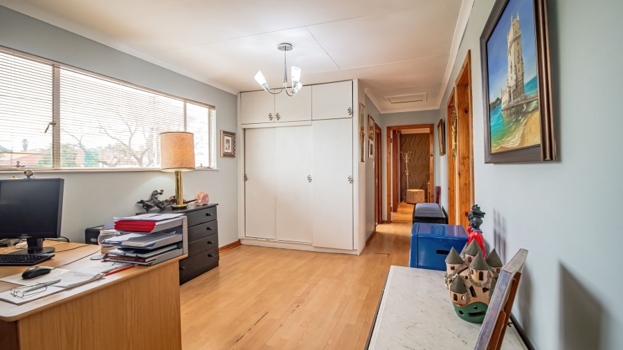 5 Bedroom Property for Sale in The Hill Gauteng