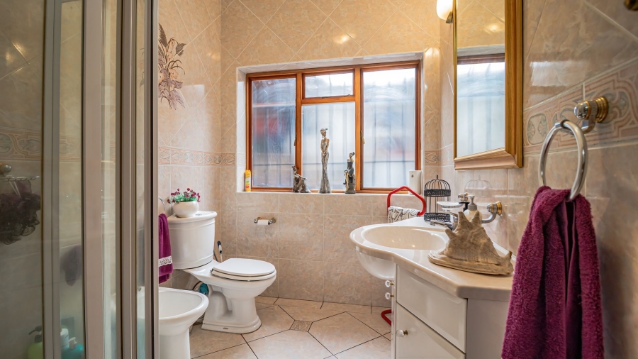 5 Bedroom Property for Sale in The Hill Gauteng