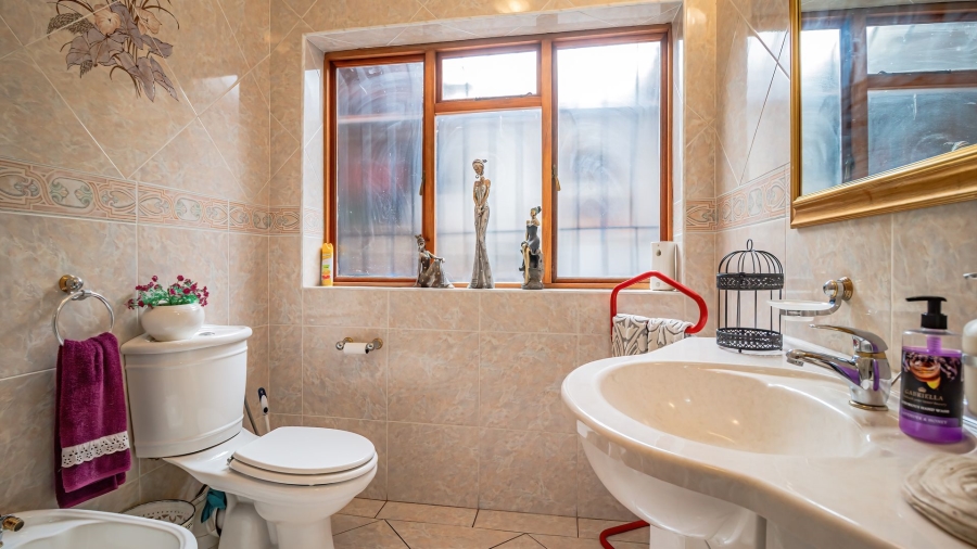 5 Bedroom Property for Sale in The Hill Gauteng