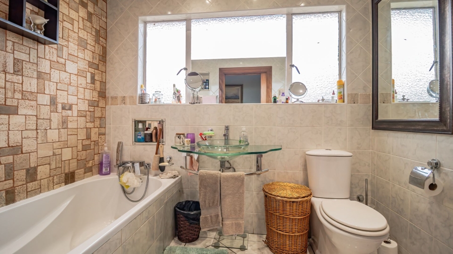 5 Bedroom Property for Sale in The Hill Gauteng