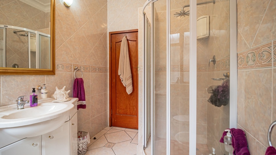 5 Bedroom Property for Sale in The Hill Gauteng