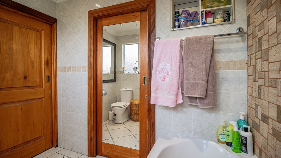 5 Bedroom Property for Sale in The Hill Gauteng