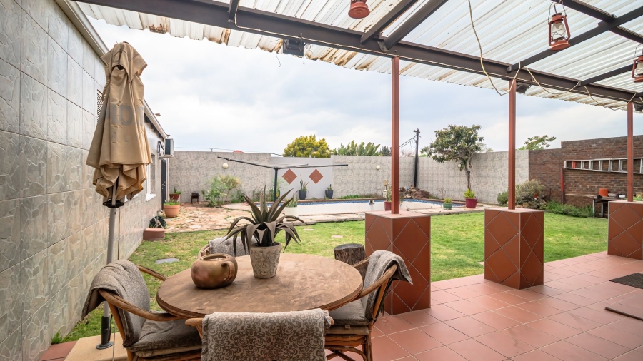 5 Bedroom Property for Sale in The Hill Gauteng
