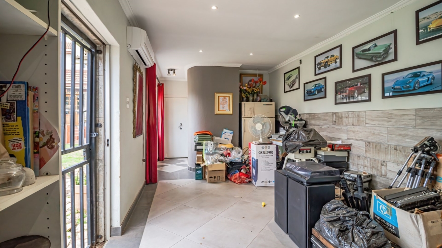 5 Bedroom Property for Sale in The Hill Gauteng