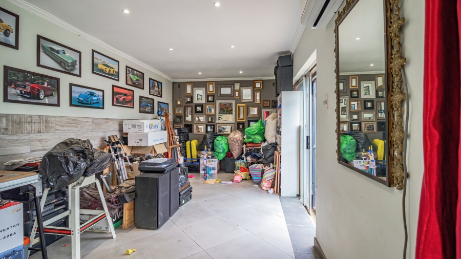5 Bedroom Property for Sale in The Hill Gauteng