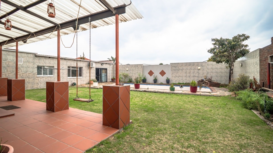 5 Bedroom Property for Sale in The Hill Gauteng