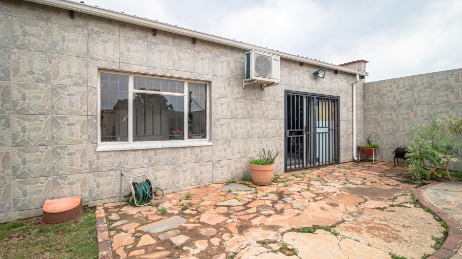 5 Bedroom Property for Sale in The Hill Gauteng