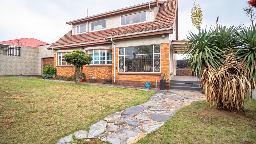 5 Bedroom Property for Sale in The Hill Gauteng