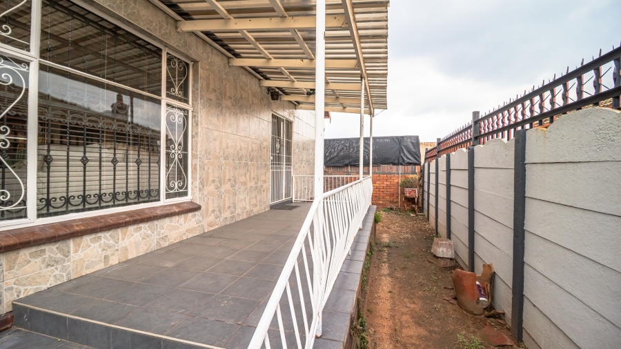 5 Bedroom Property for Sale in The Hill Gauteng