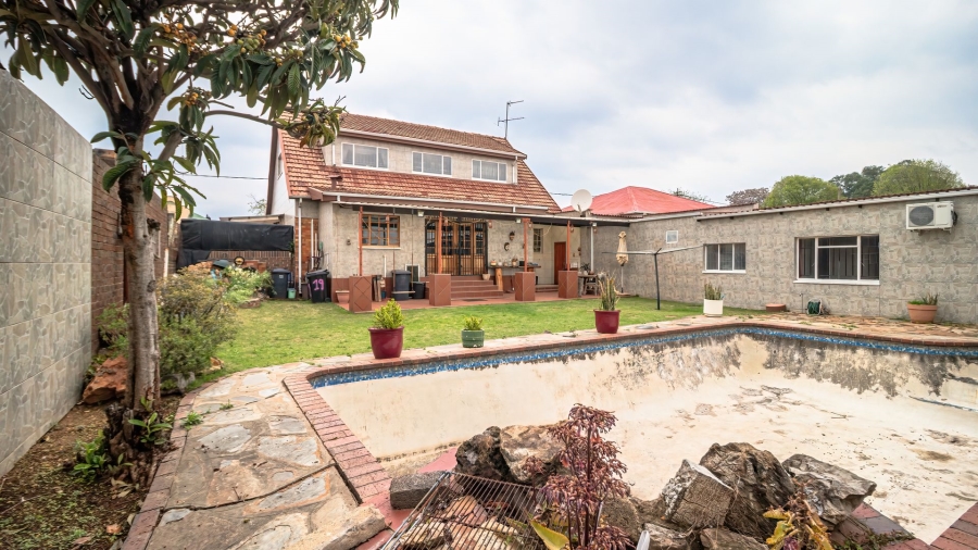 5 Bedroom Property for Sale in The Hill Gauteng