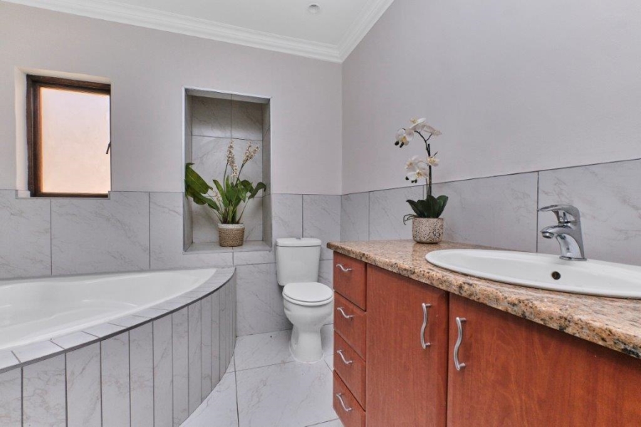 3 Bedroom Property for Sale in Bryanston Gauteng