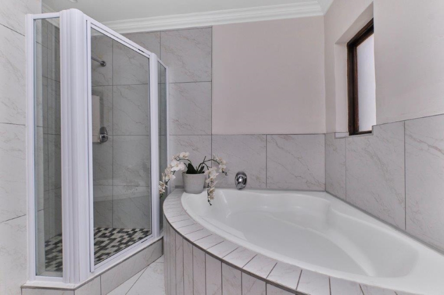 3 Bedroom Property for Sale in Bryanston Gauteng