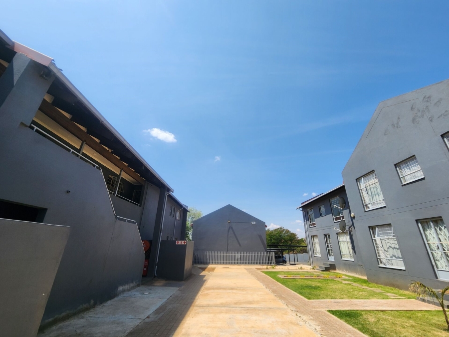 2 Bedroom Property for Sale in La Montagne Gauteng