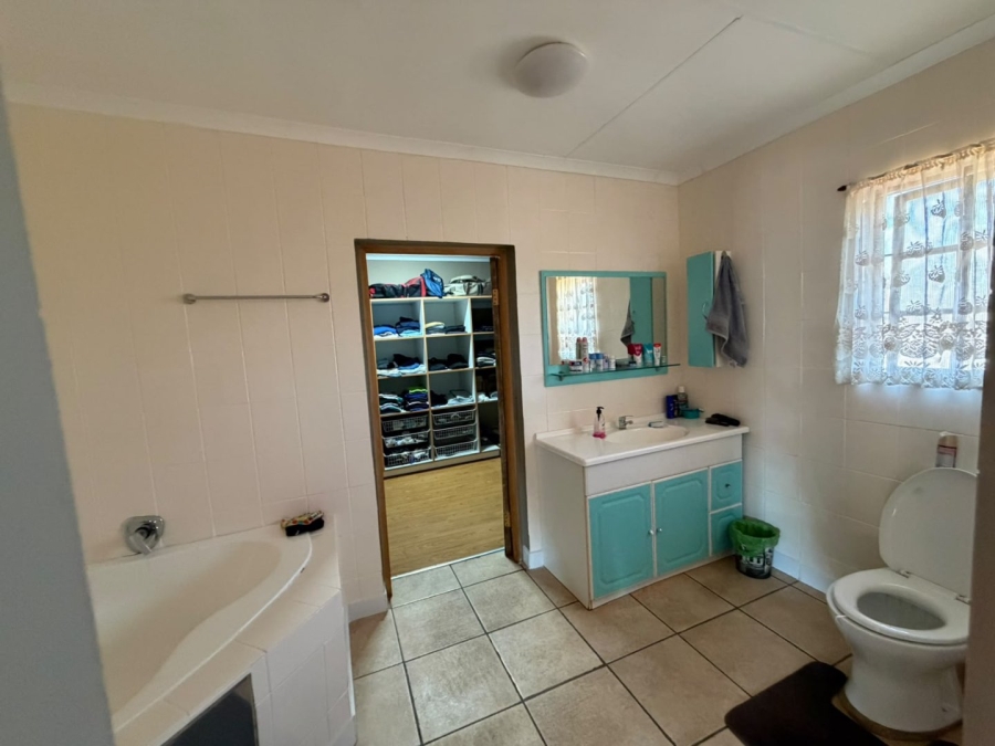 4 Bedroom Property for Sale in Derdepoort Gauteng