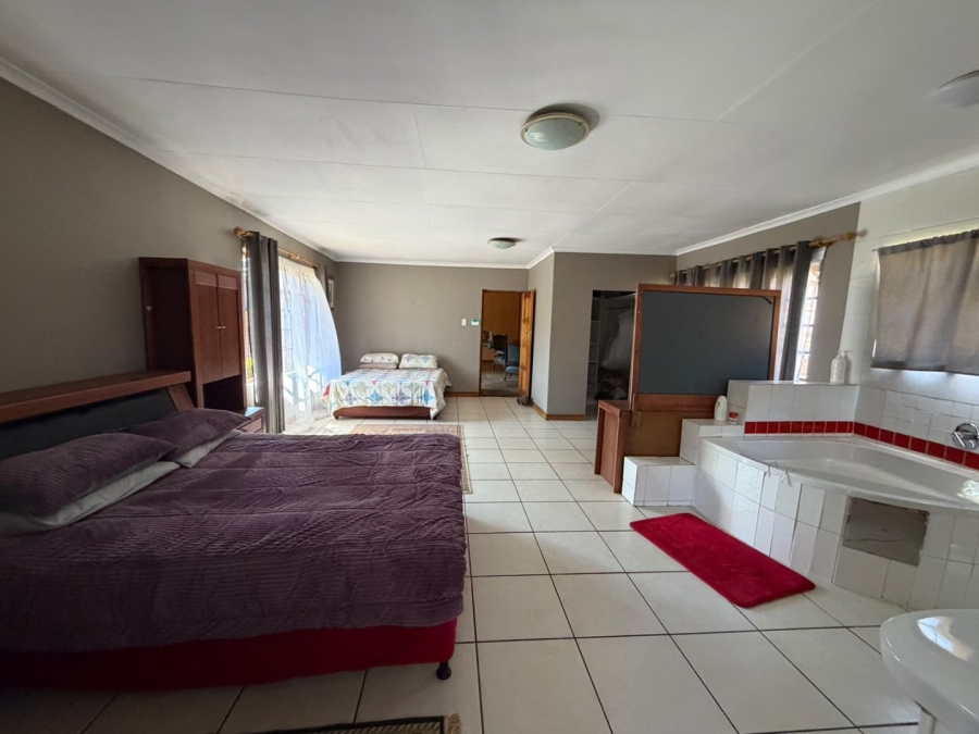 4 Bedroom Property for Sale in Derdepoort Gauteng