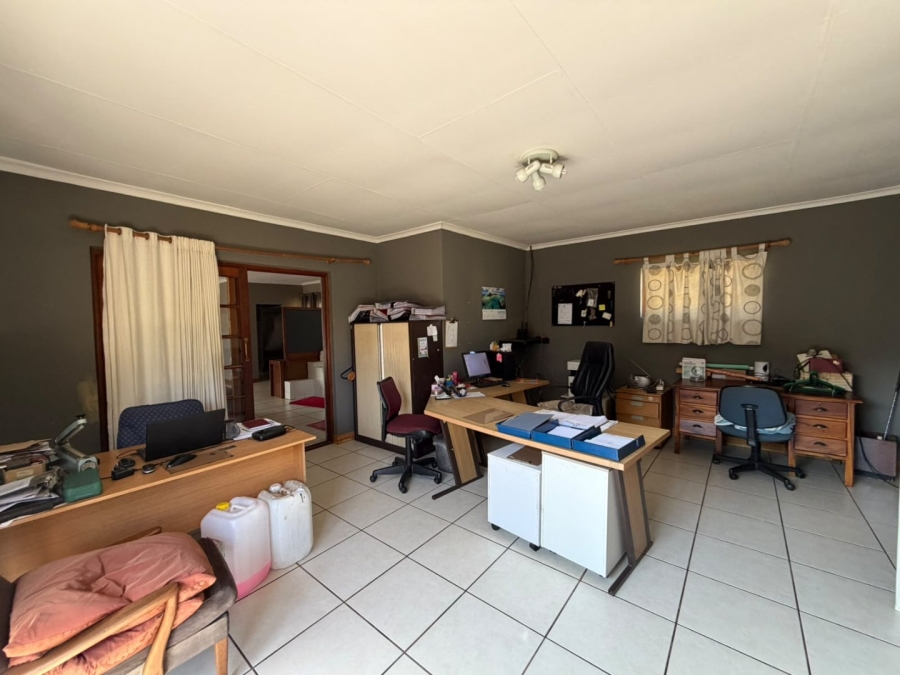 4 Bedroom Property for Sale in Derdepoort Gauteng