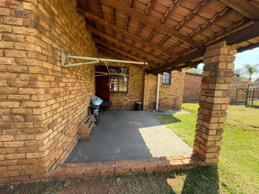 4 Bedroom Property for Sale in Derdepoort Gauteng