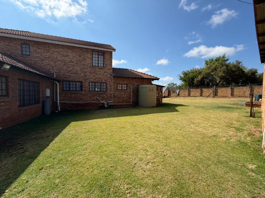 4 Bedroom Property for Sale in Derdepoort Gauteng