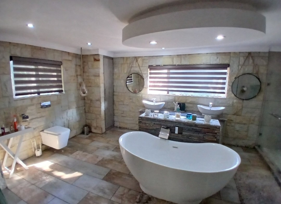 5 Bedroom Property for Sale in Doornpoort Gauteng