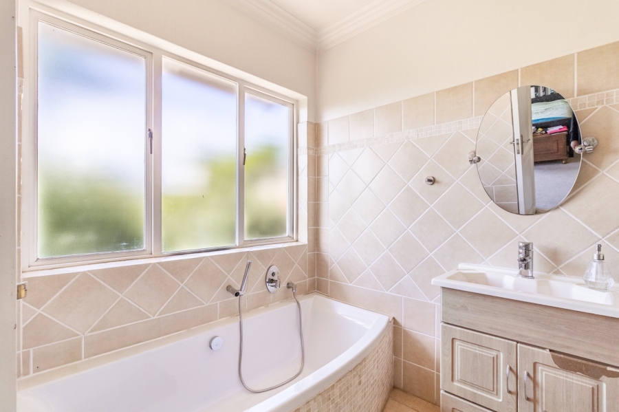 5 Bedroom Property for Sale in Dainfern Valley Gauteng