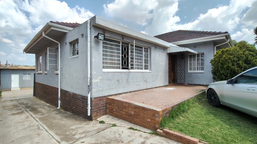 3 Bedroom Property for Sale in Linmeyer Gauteng