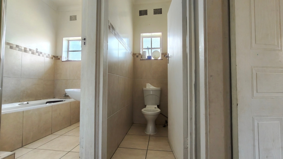 3 Bedroom Property for Sale in Linmeyer Gauteng